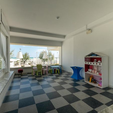 Hotel Continental Сенигалия Екстериор снимка