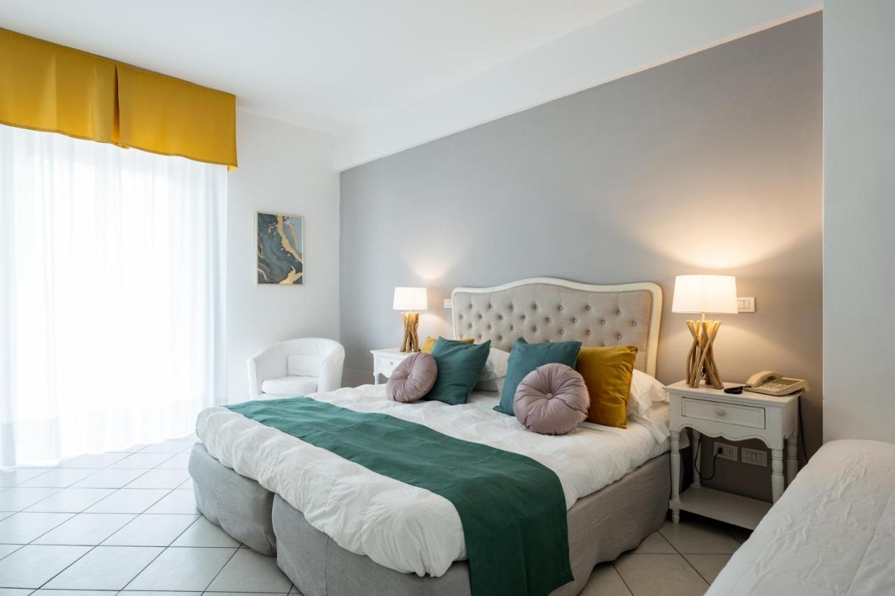 Hotel Continental Сенигалия Екстериор снимка