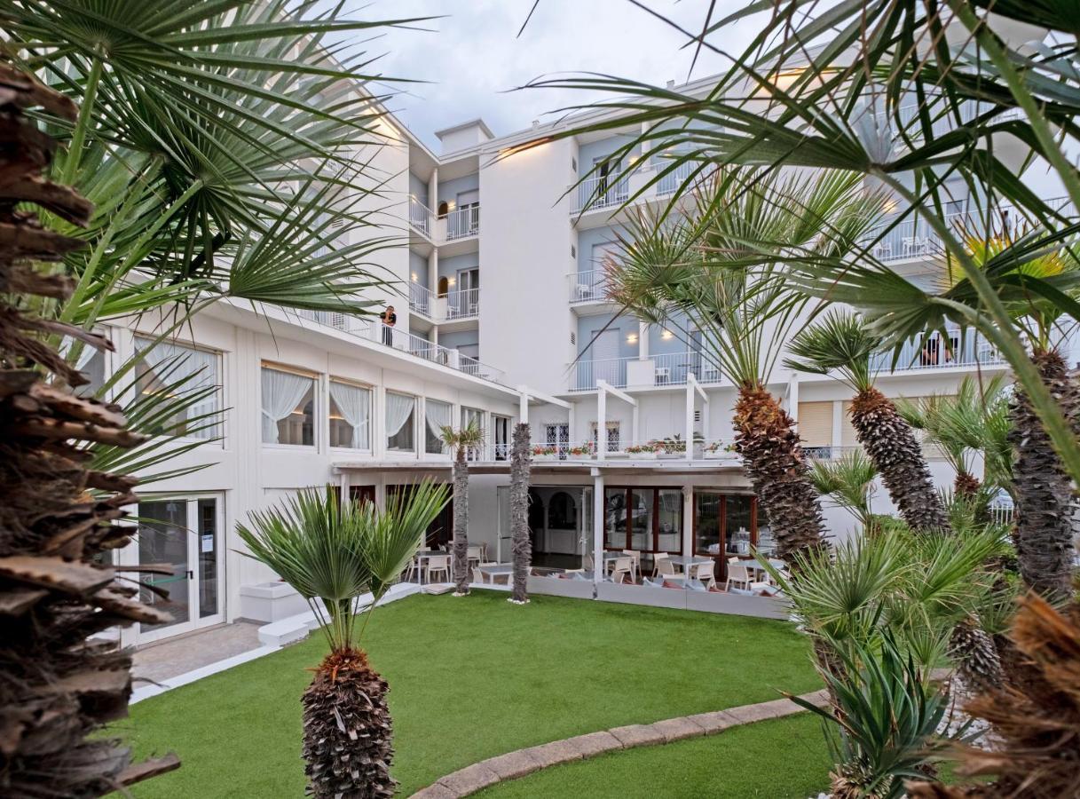 Hotel Continental Сенигалия Екстериор снимка