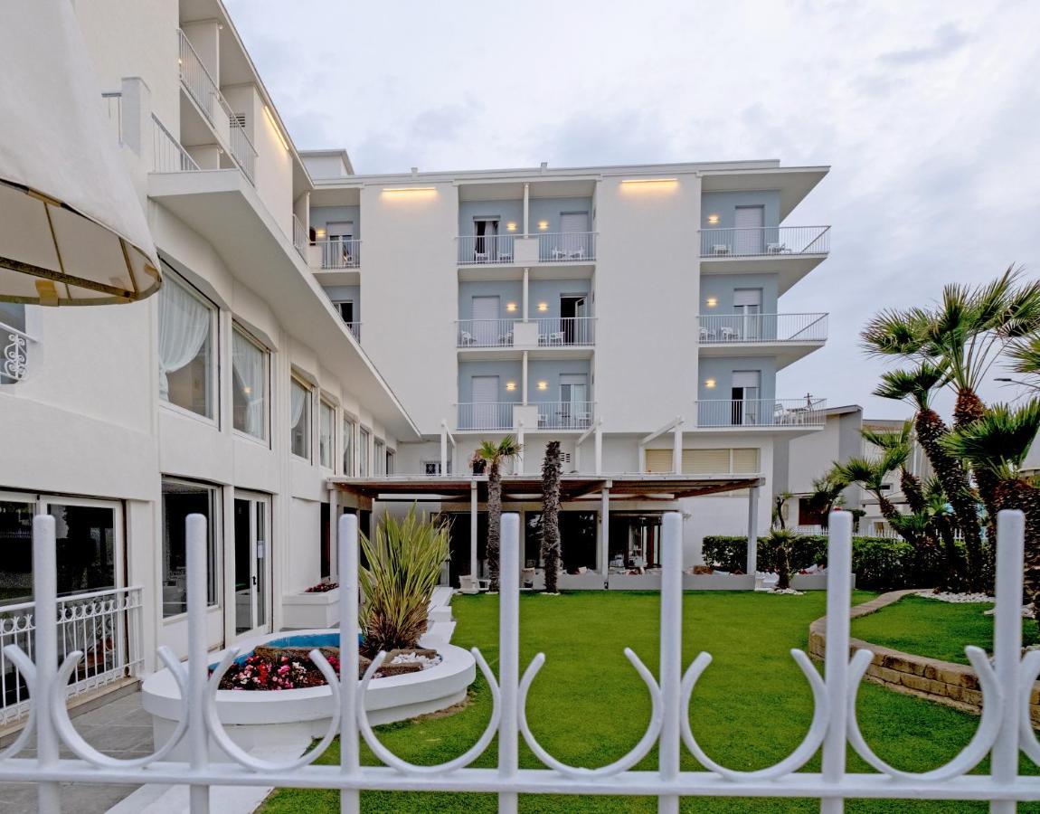 Hotel Continental Сенигалия Екстериор снимка