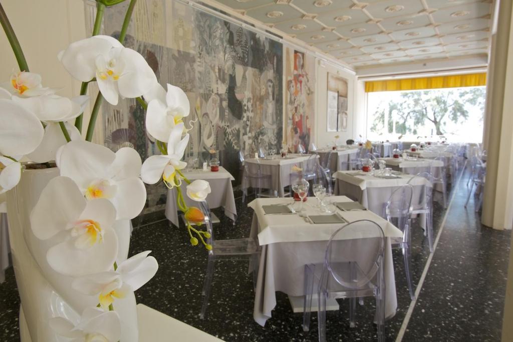 Hotel Continental Сенигалия Екстериор снимка