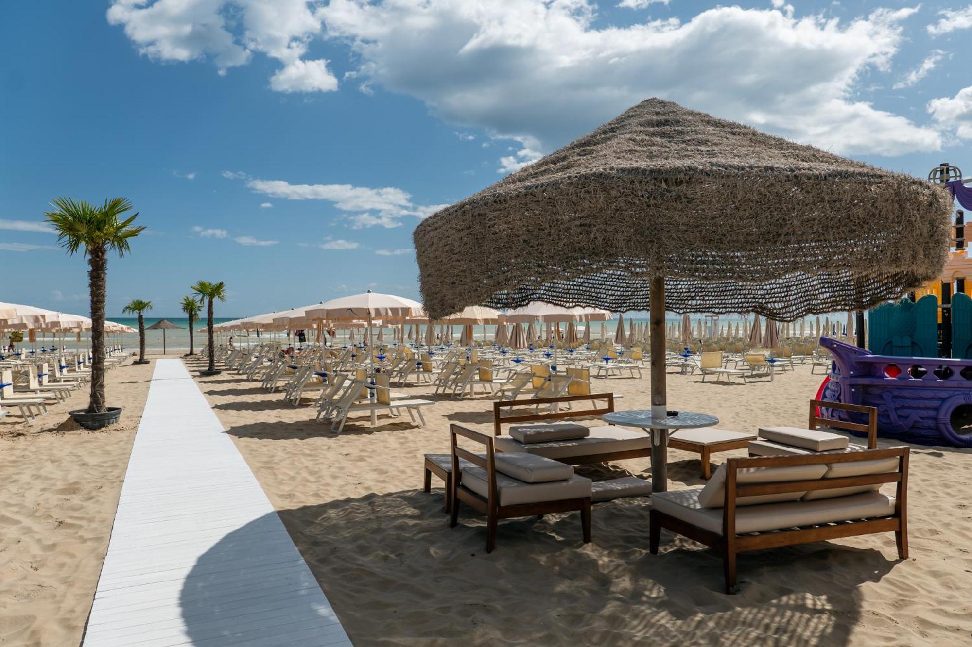 Hotel Continental Сенигалия Екстериор снимка