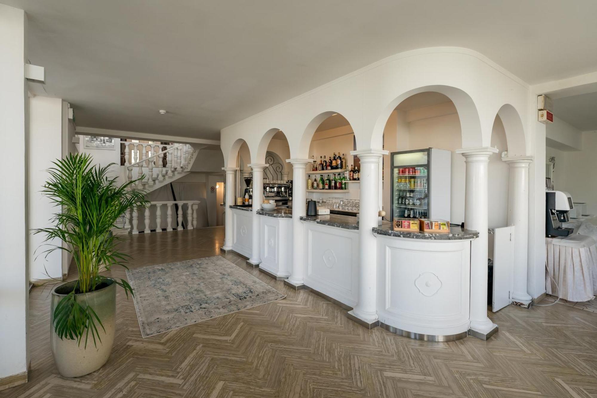 Hotel Continental Сенигалия Екстериор снимка