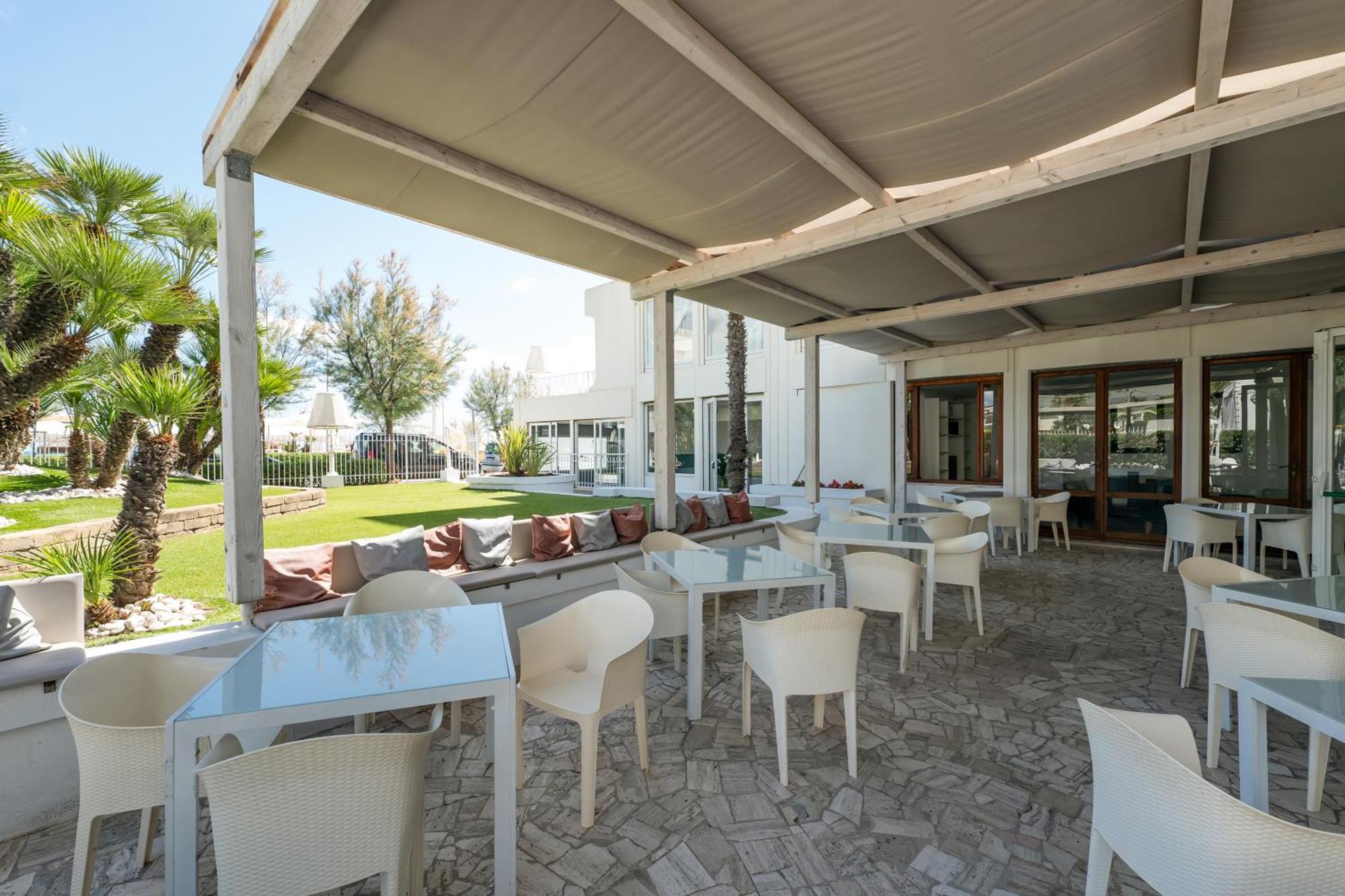 Hotel Continental Сенигалия Екстериор снимка